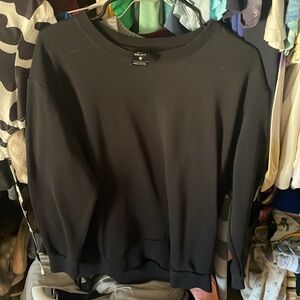 Black Nike sweatshirt with pockets